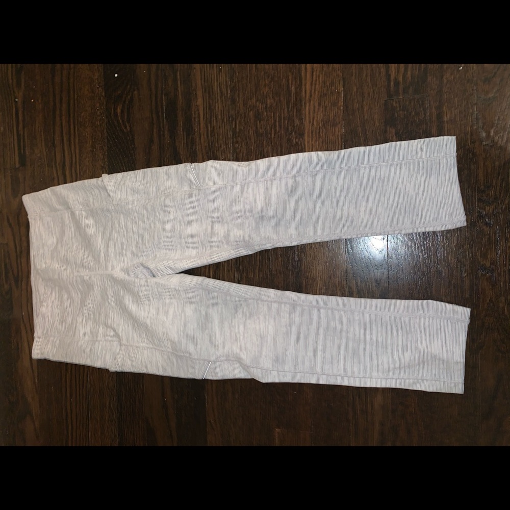 LULU-LEMON cropped athletic pants